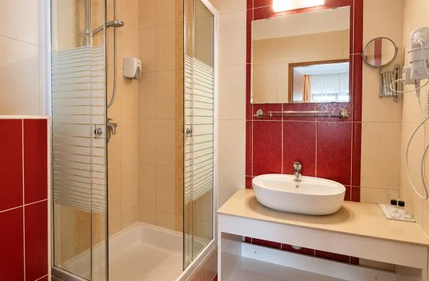 Hotel Vikt�ria S�rv�r
