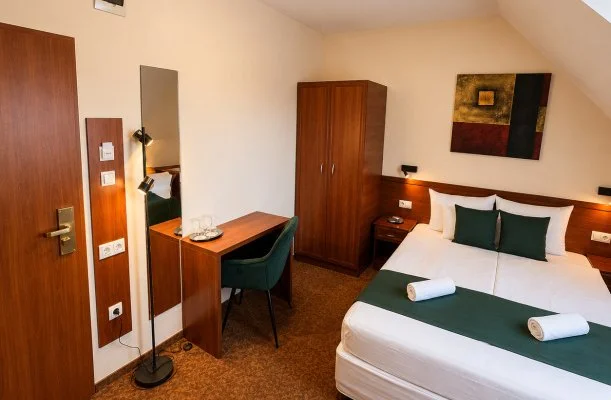 Hotel Vikt�ria S�rv�r