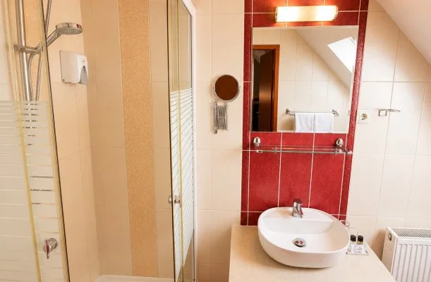 Hotel Vikt�ria S�rv�r