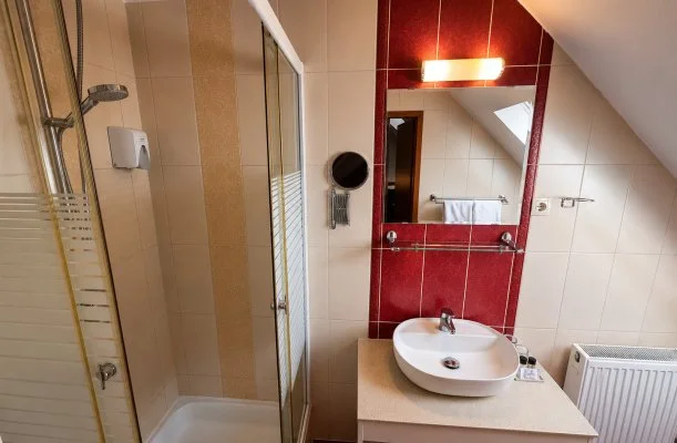 Hotel Vikt�ria S�rv�r