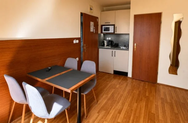 Hotel Vikt�ria S�rv�r