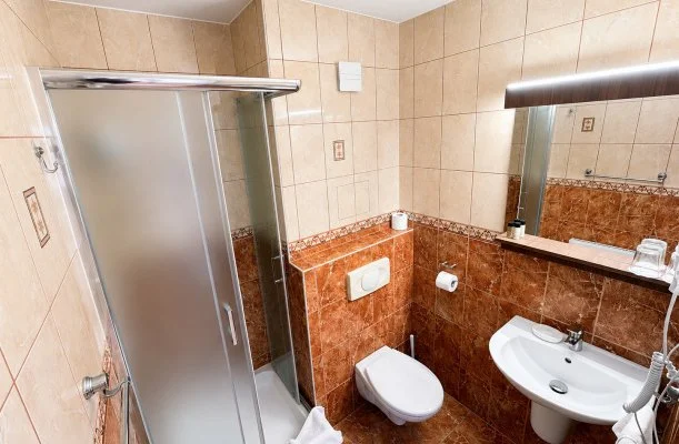Hotel Vikt�ria S�rv�r