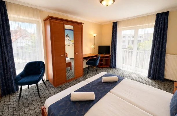 Hotel Vikt�ria S�rv�r