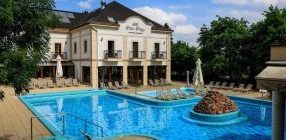 Hotel Villa V�lgy - Napi �r reggelis ell�t�ssal