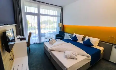 Hotel Yacht Siófok - Két ünnep között