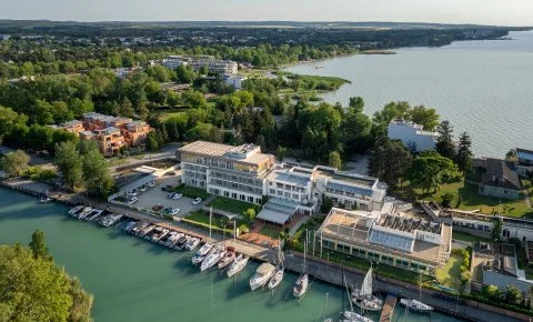 Hotel Yacht Wellness & Business Siófok - Kedvezményes ár félpanzióval