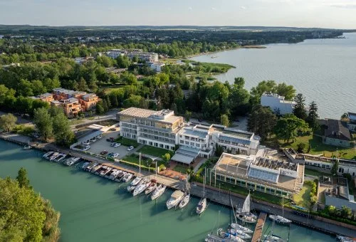 Hotel Yacht Wellness & Business - Senior ajánlat (1 éjtől)