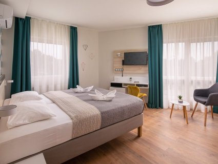 Kristly Hotel