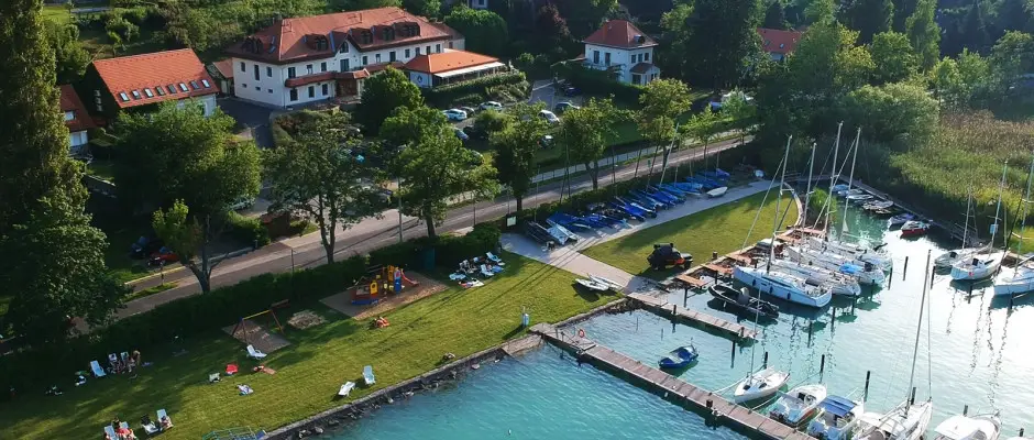Aquilo Hotel Panoráma privát strandja - az Aquilo Apartmanok ajánlásával