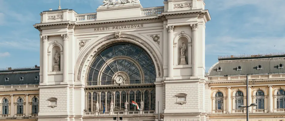 Keleti plyaudvar - a Baross City Hotel ajnlsval