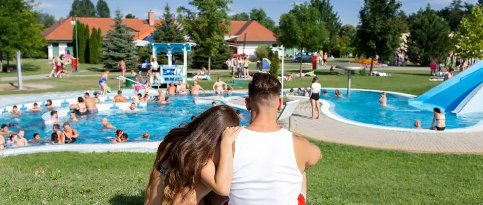 kltri medence - a Cegldfrd Apartmanpark s Kemping ajnlsval