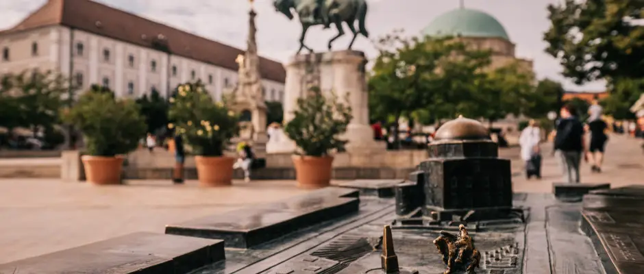 Szchenyi tr - a Corso Hotel Pcs ajnlsval