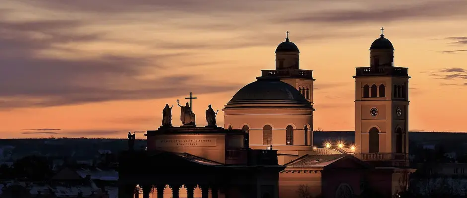 Bazilika - a Csobog� Vend�gh�z aj�nl�s�val