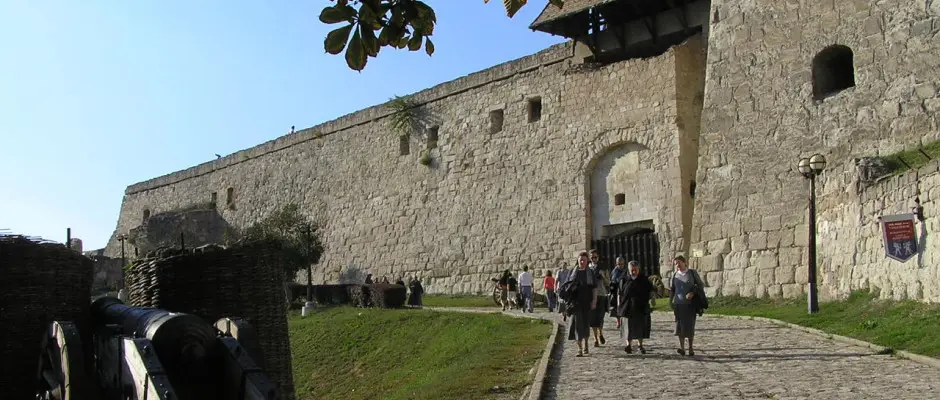 Egri v�r - a Csobog� Vend�gh�z aj�nl�s�val