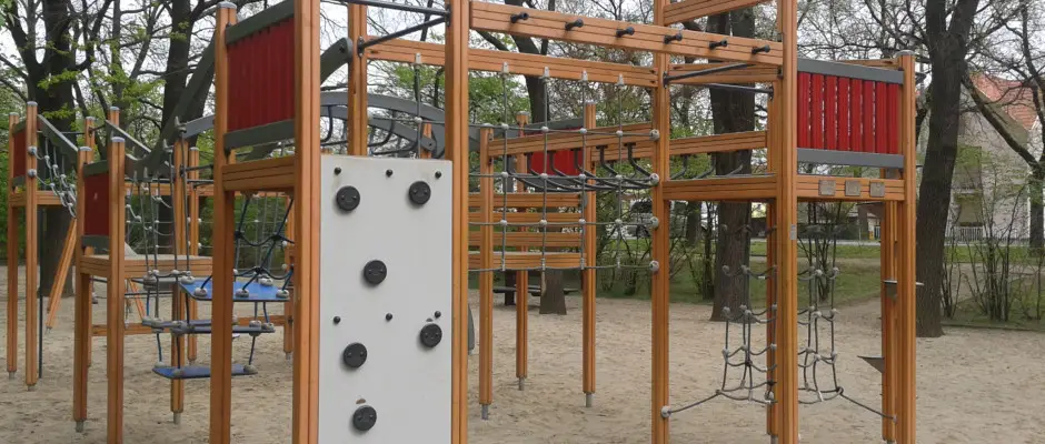 Játszótér a Deák Vendégház mellett a fürdővel szemben. - a Deák Vendégház ajánlásával