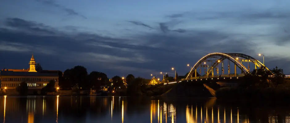 Esti kil�t�s a Dun�ra - a Duna Relax Hotel aj�nl�s�val