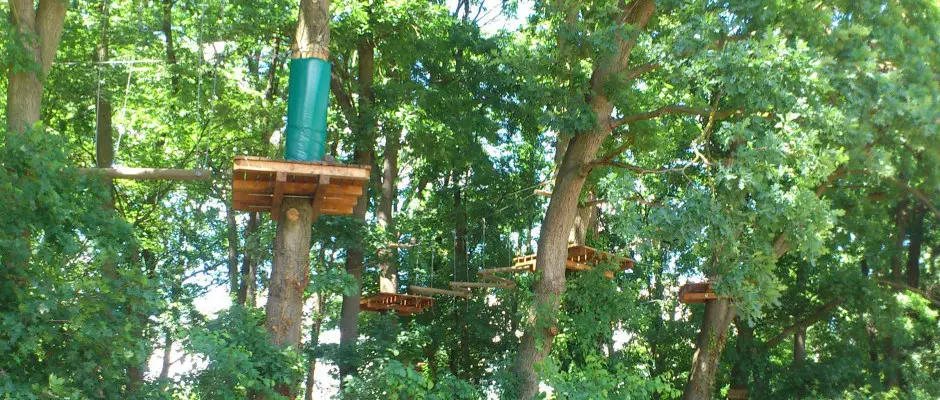 Kalandpark S�rv�r - az EMAN Apartmanh�z S�rv�r aj�nl�s�val