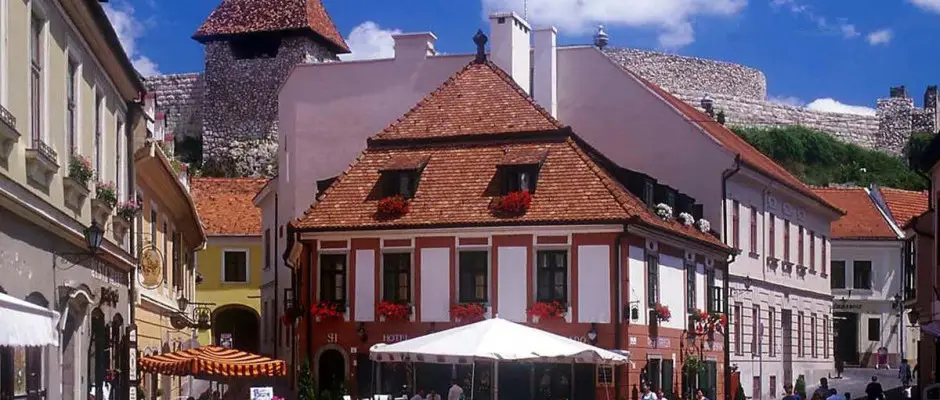 Eger / Dob tr - a Grill Terasz tterem s Szllshely ajnlsval