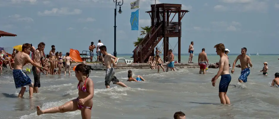 Csopaki strand gyermek partszakasza - a Holiday Hotel Csopak ajánlásával