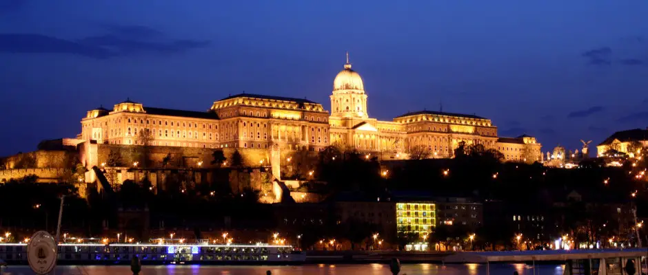 Budai Vr - a Hotel Benczr ajnlsval