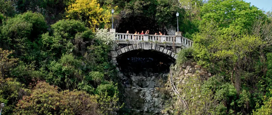 Gellrt szobor - a Hotel Charles ajnlsval