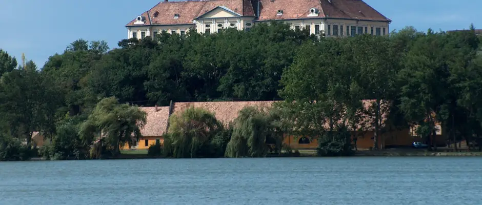 Etvs gimnzium - a Hotel Kiss ajnlsval