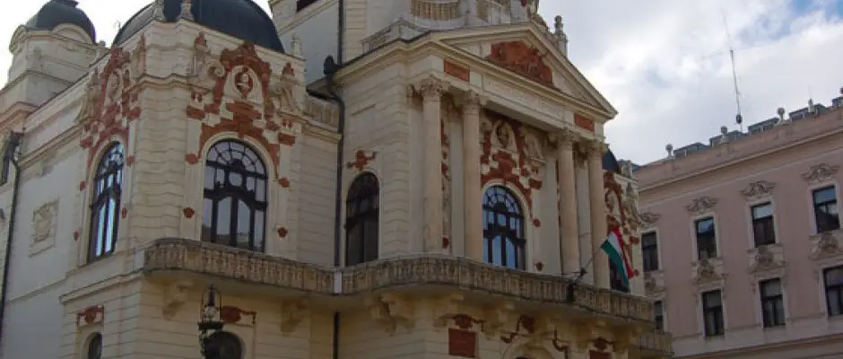 Pcsi Nemzeti Sznhz - a Hotel Laterum ajnlsval