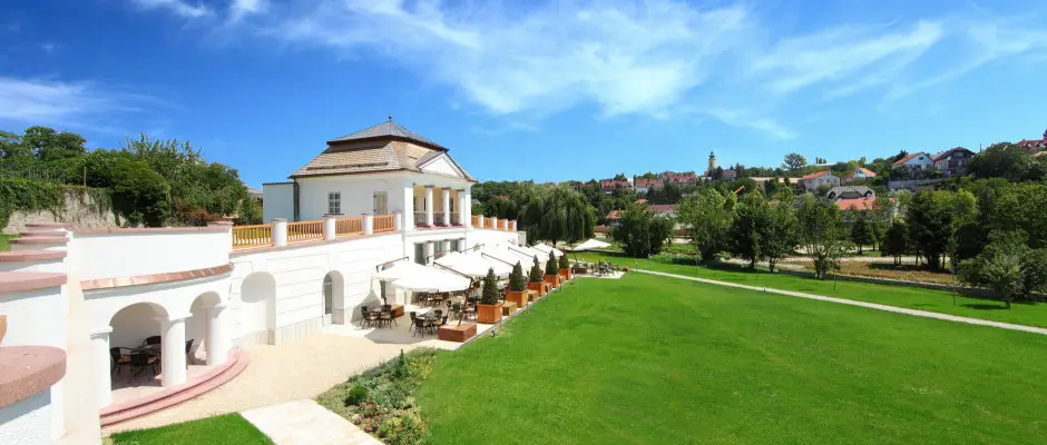 Historia Kert - a Hotel Historia Malomkert aj�nl�s�val