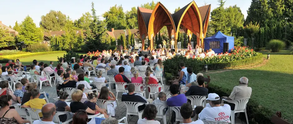 Zalakaros - Zenepavilon - Dsz tr - a Hotel MenDan ajnlsval