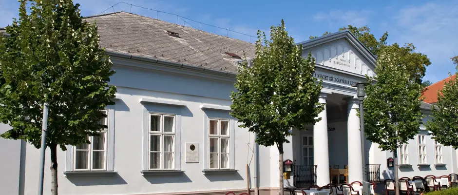 Blaha emlkhz - a Hotel Golden Lake Resort ajnlsval