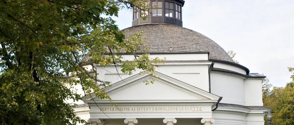 Kerek templom - a Hotel Golden Lake Resort ajnlsval