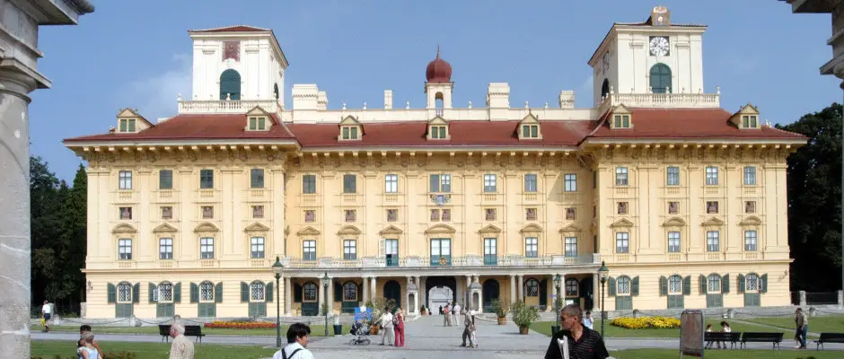 Eisenstadt, Esterhazy kastly - a Sopron Hotel ajnlsval