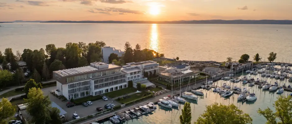 Mad�rt�vlatb�l - a Hotel Yacht Wellness & Business aj�nl�s�val
