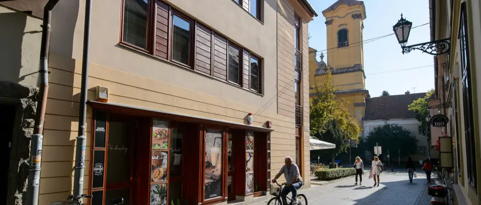 Utcafront - a HR Apartmanhz ajnlsval