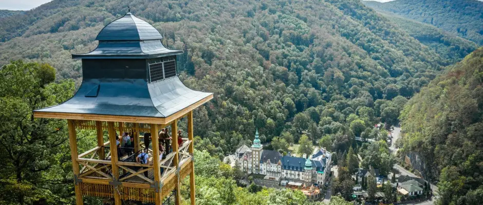 Lillaf�red - a The Jakuzzi Room aj�nl�s�val