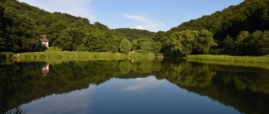 Malomv�lgy - a Kat�ng Vend�gh�z aj�nl�s�val