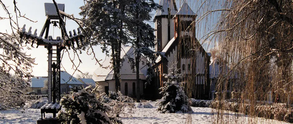 Harkny - Katolikus Templom - a Komfort Hotel Platn ajnlsval