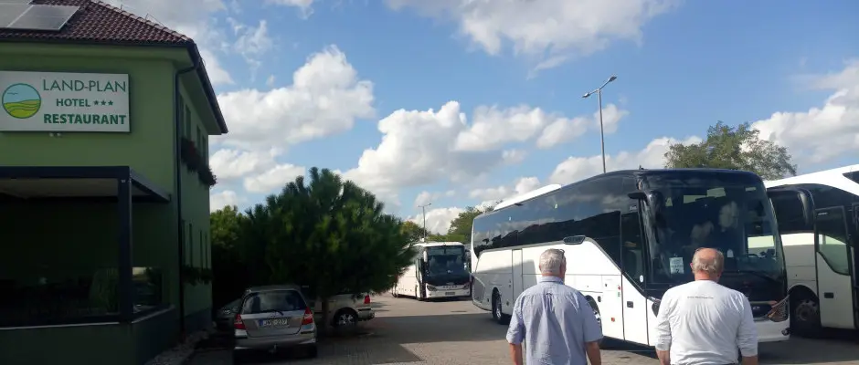 parkoló - a Land-Plan Hotel & Restaurant ajánlásával