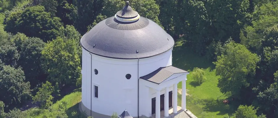 Kerek templom - a Lilla Apartmanhzak ajnlsval