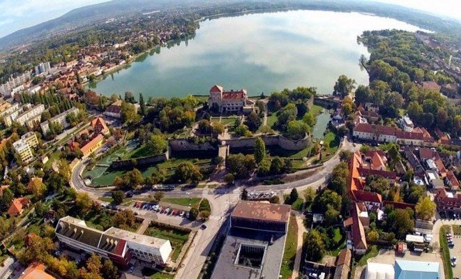 Tata látkép felülről - a Öreg-tó Club Hotel ajánlásával