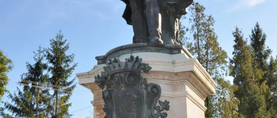 Nagycenk egy Sopron mellett elfekv kedves telepls, ahol Grf Szchenyi Istvn rengeteg idt tlttt, hiszen itt volt az egyik kedvenc kastlya. A hatalmas kastlyhoz egy lovarda is tartozik, ami a mai napig mkdik. Teljesen feljtott, felszerelt lova - a Palatinus Hotel ajnlsval