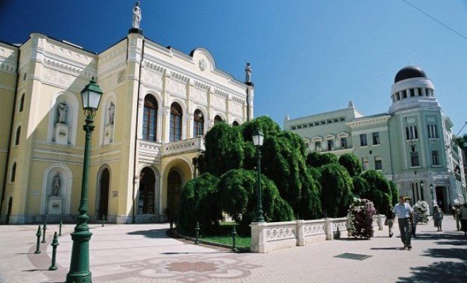 Csokonai Színház - a Stop Panzió ajánlásával