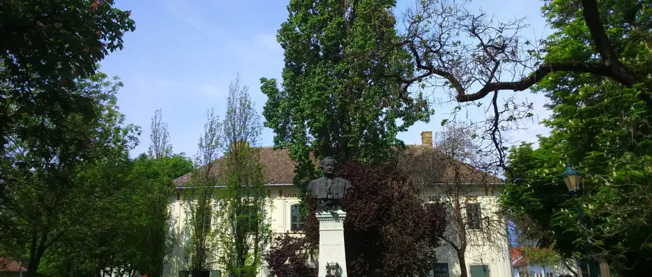 Erkel szobor - a Szamcs Apartman ajnlsval