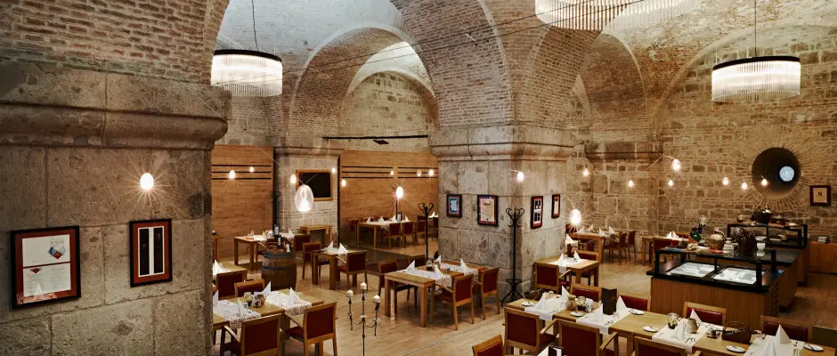 Prms Pince tterem s Boralagt - a Hotel Adalbert - Szent Gyrgy Hz ajnlsval