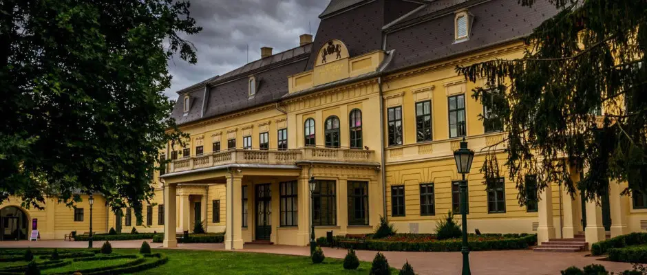 Alm�sy kast�ly - a Vintage Apartman Gyula aj�nl�s�val