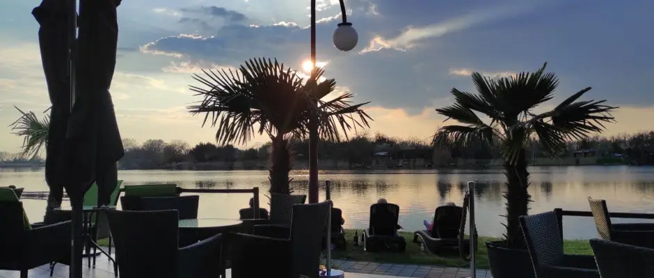 Naplemente - a Waterfront Lodge ajnlsval