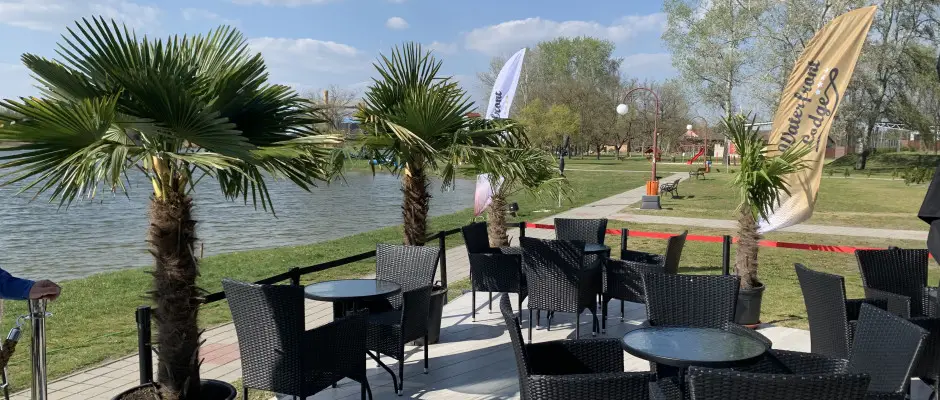 terasz - a Waterfront Lodge ajnlsval