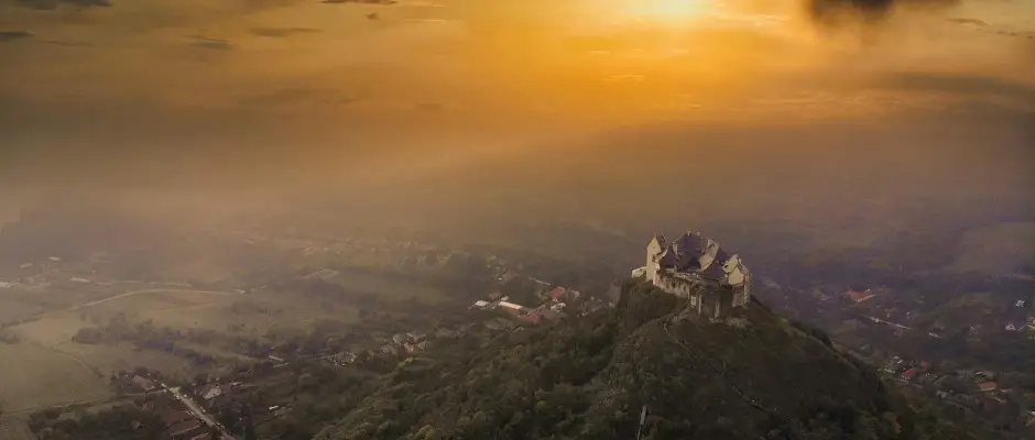 fzri vr madrtvlatbl - a Zemplni Tndrkert Vendghz ajnlsval