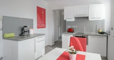 M�jus 1. (min. 2 �j)