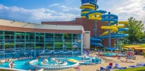 Hotel Forr�s Szeged - Fergeteges csobban�s f�rd�bel�p�vel